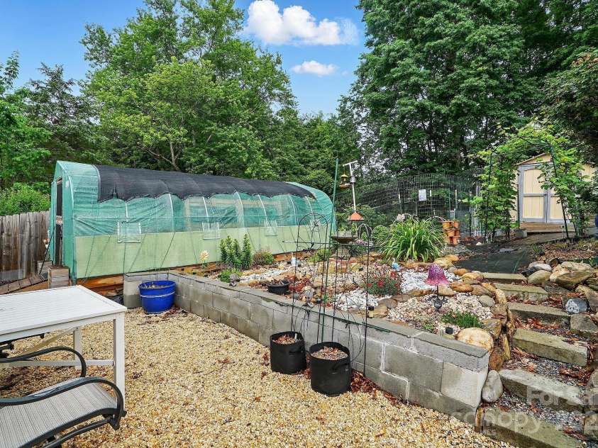 6221 Thermal Road, Charlotte, NC 28211.  MLS# CAR4255283, YatesRealty ID 14891. 