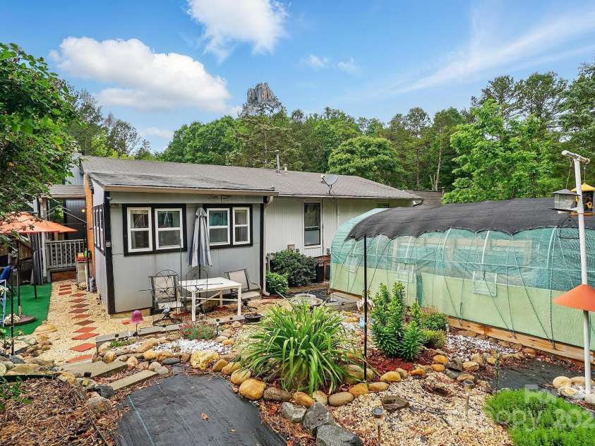 6221 Thermal Road, Charlotte, NC 28211.  MLS# CAR4255283, YatesRealty ID 14891. 