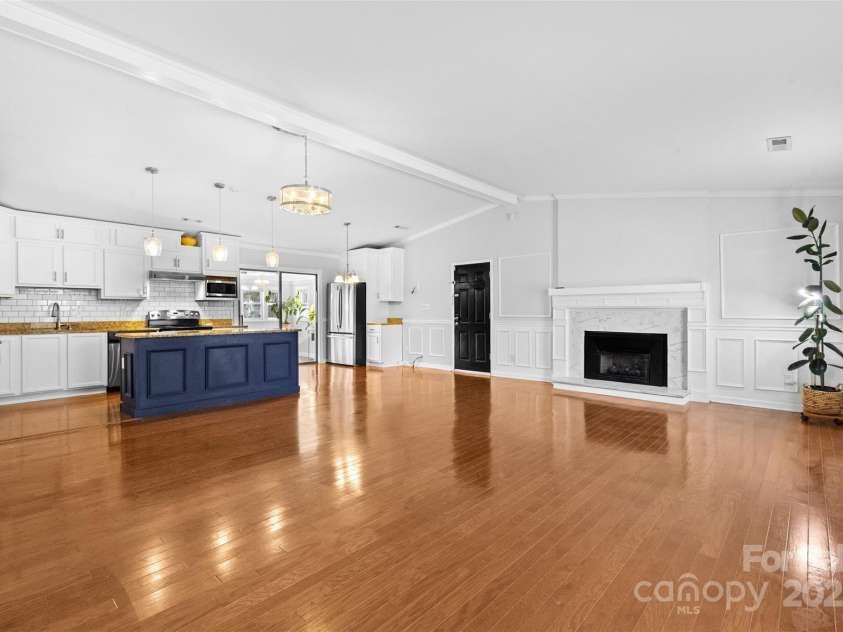 6221 Thermal Road, Charlotte, NC 28211.  MLS# CAR4320750, YatesRealty ID 14891. 