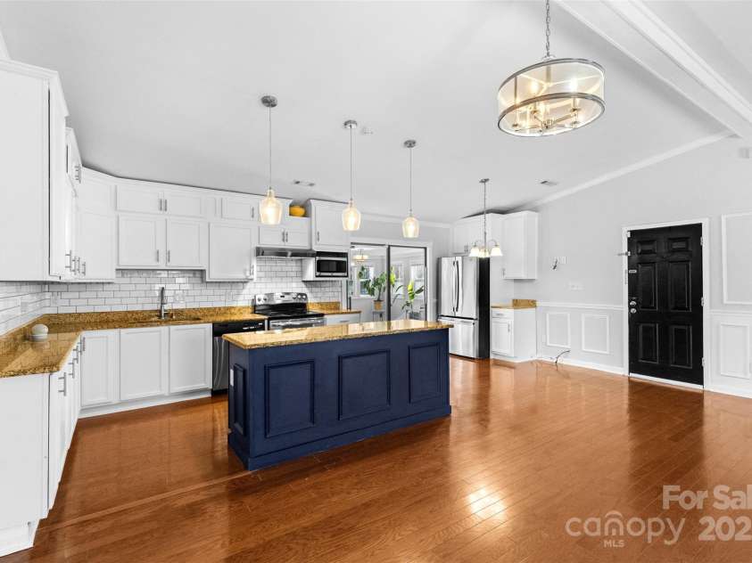 6221 Thermal Road, Charlotte, NC 28211.  MLS# CAR4320750, YatesRealty ID 14891. 