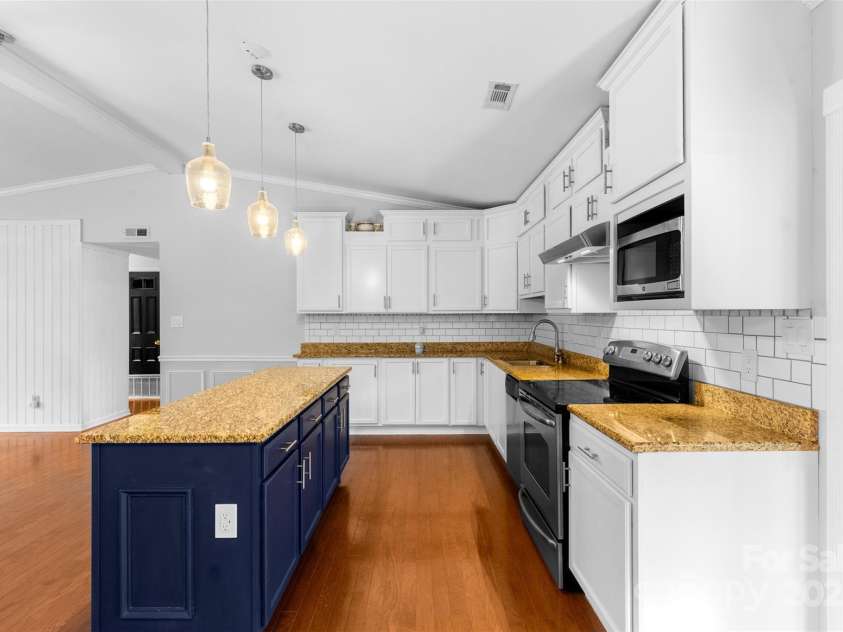 6221 Thermal Road, Charlotte, NC 28211.  MLS# CAR4320750, YatesRealty ID 14891. 