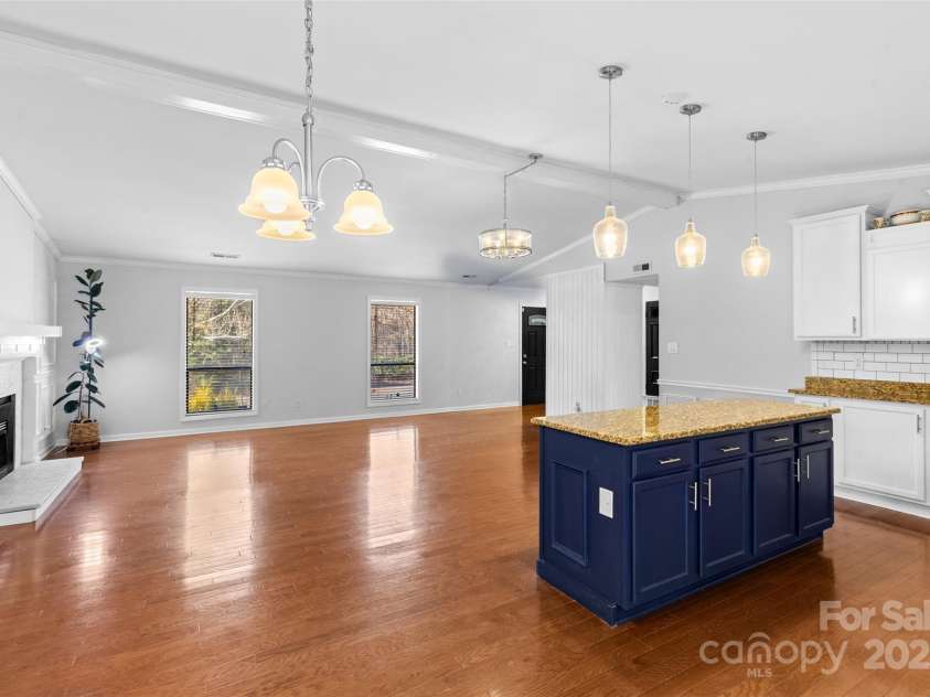 6221 Thermal Road, Charlotte, NC 28211.  MLS# CAR4320750, YatesRealty ID 14891. 