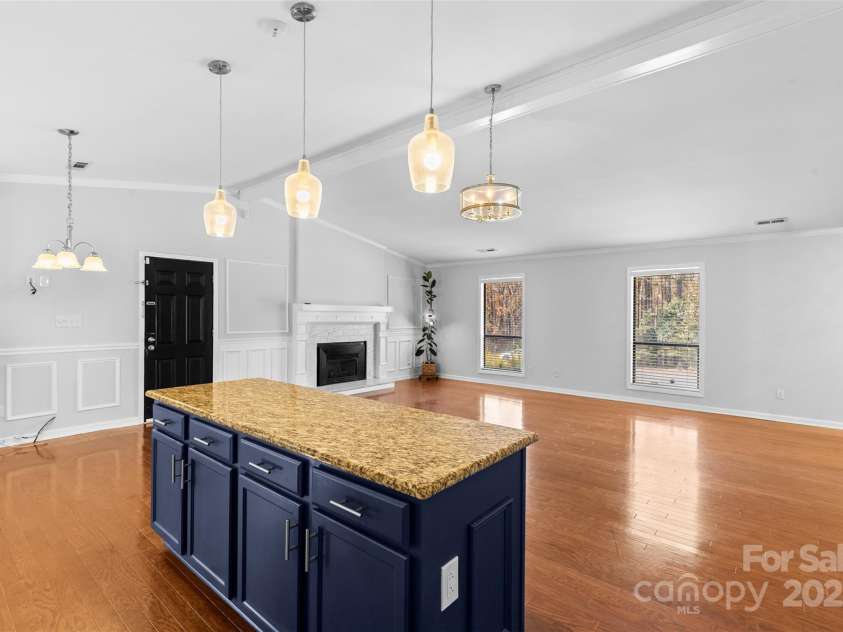 6221 Thermal Road, Charlotte, NC 28211.  MLS# CAR4320750, YatesRealty ID 14891. 