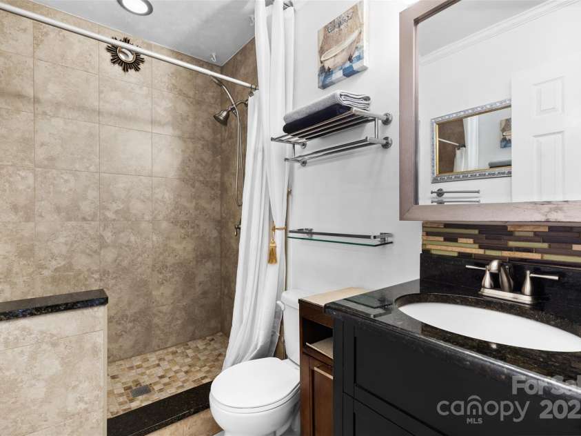 6221 Thermal Road, Charlotte, NC 28211.  MLS# CAR4320750, YatesRealty ID 14891. 