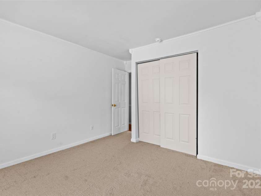 6221 Thermal Road, Charlotte, NC 28211.  MLS# CAR4320750, YatesRealty ID 14891. 