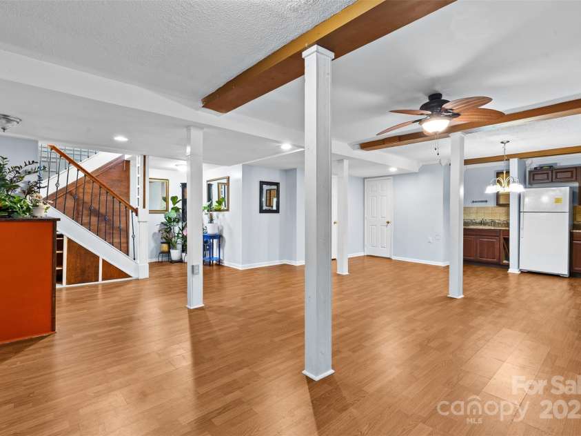 6221 Thermal Road, Charlotte, NC 28211.  MLS# CAR4320750, YatesRealty ID 14891. 