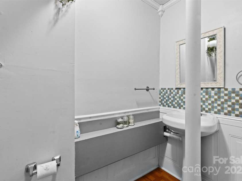 6221 Thermal Road, Charlotte, NC 28211.  MLS# CAR4320750, YatesRealty ID 14891. 