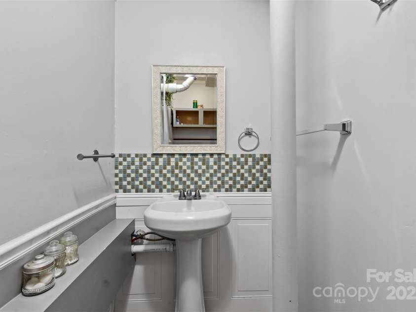 6221 Thermal Road, Charlotte, NC 28211.  MLS# CAR4320750, YatesRealty ID 14891. 