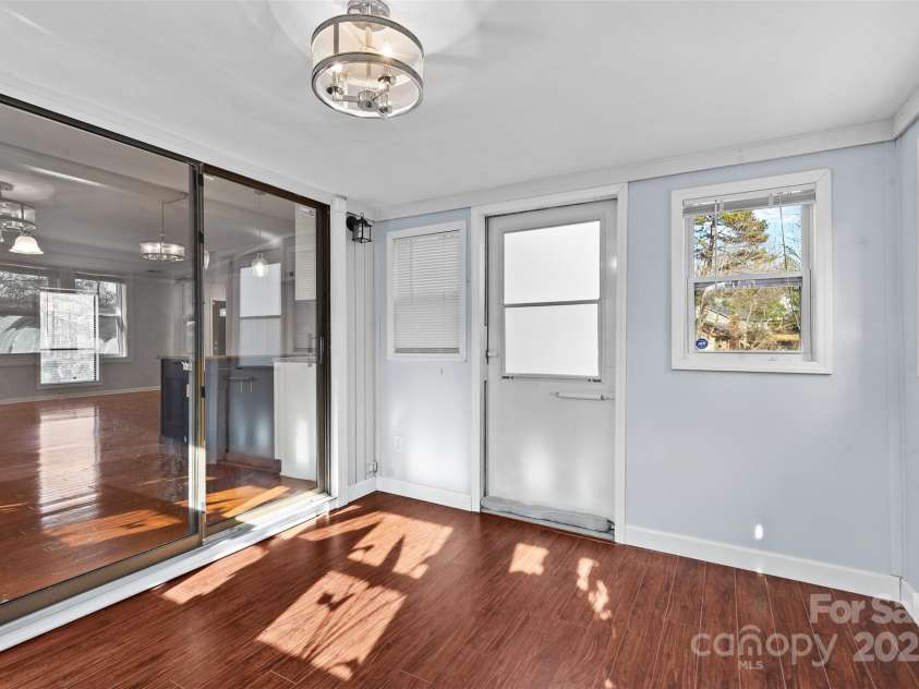 6221 Thermal Road, Charlotte, NC 28211.  MLS# CAR4320750, YatesRealty ID 14891. 