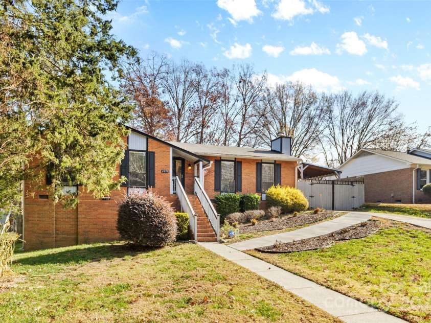 6221 Thermal Road, Charlotte, NC 28211.  MLS# CAR4320750, YatesRealty ID 14891. 