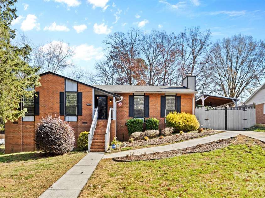 6221 Thermal Road, Charlotte, NC 28211.  MLS# CAR4320750, YatesRealty ID 14891. 