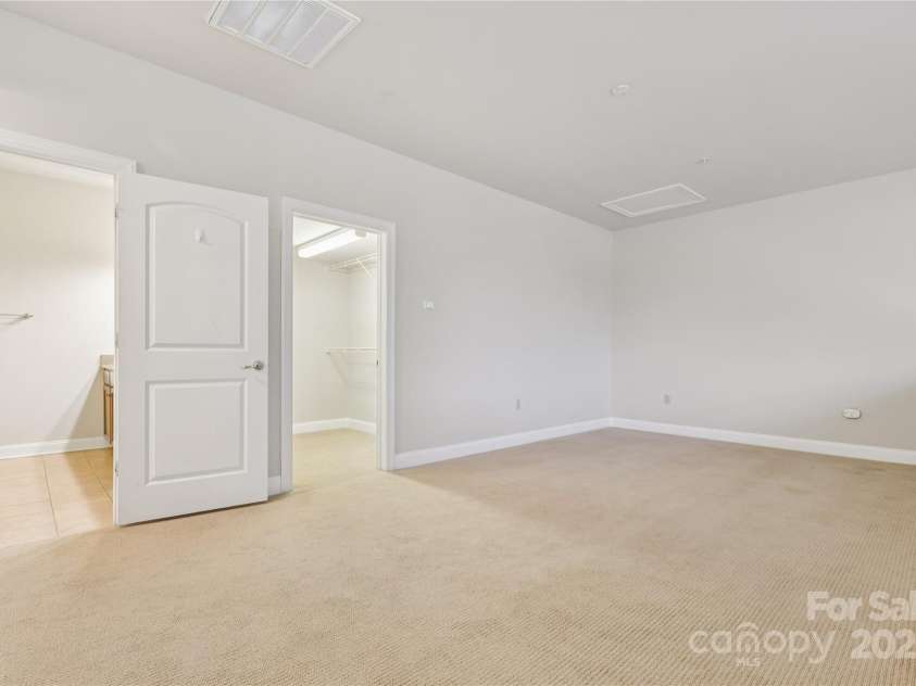 120F Steinbeck Way, Mooresville, NC 28117.  MLS# CAR4258750, YatesRealty ID 14892. Ensuite bathroom