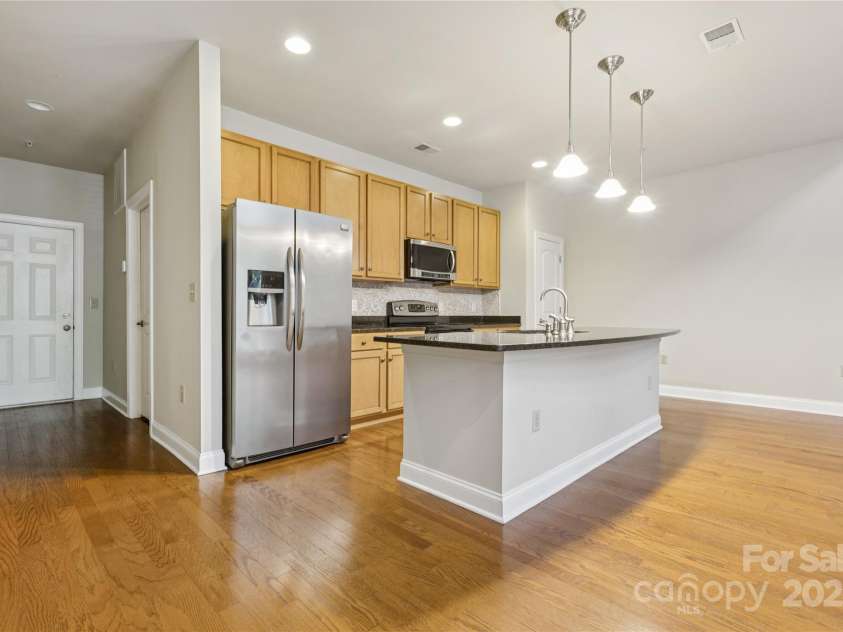 120F Steinbeck Way, Mooresville, NC 28117.  MLS# CAR4258750, YatesRealty ID 14892. Stainless steel appliances