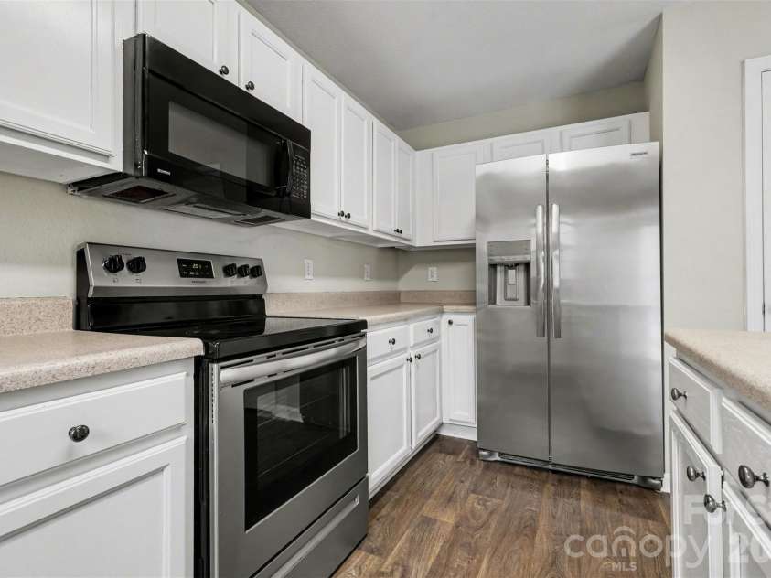 2100 Cranberry Woods Court, Charlotte, NC 28208.  MLS# CAR4366878, YatesRealty ID 14892. 