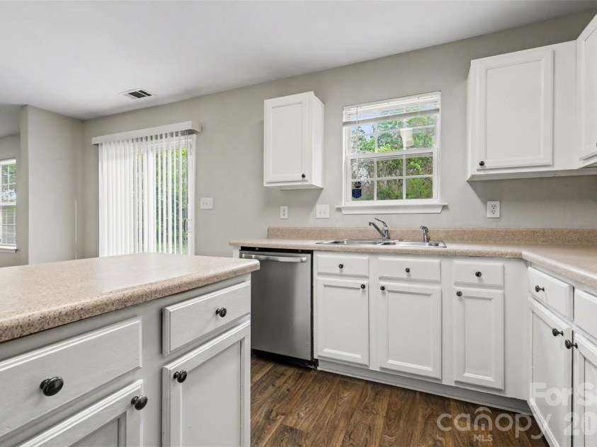 2100 Cranberry Woods Court, Charlotte, NC 28208.  MLS# CAR4366878, YatesRealty ID 14892. 