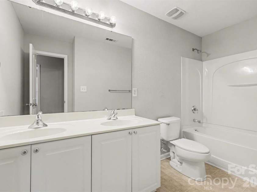 2100 Cranberry Woods Court, Charlotte, NC 28208.  MLS# CAR4366878, YatesRealty ID 14892. 