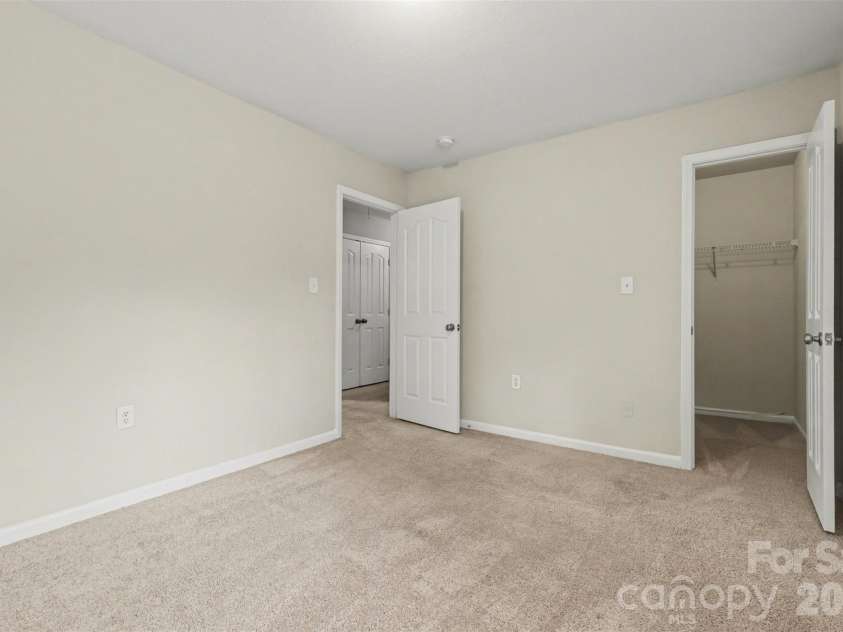 2100 Cranberry Woods Court, Charlotte, NC 28208.  MLS# CAR4366878, YatesRealty ID 14892. 