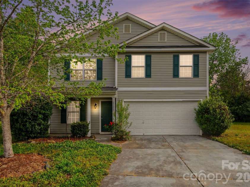 2100 Cranberry Woods Court, Charlotte, NC 28208.  MLS# CAR4366878, YatesRealty ID 14892. 