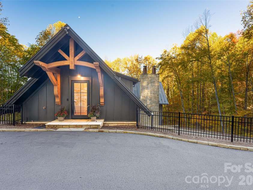 256 Haulback Way, Sylva, NC 28779.  MLS# CAR4382555, YatesRealty ID 14893. 