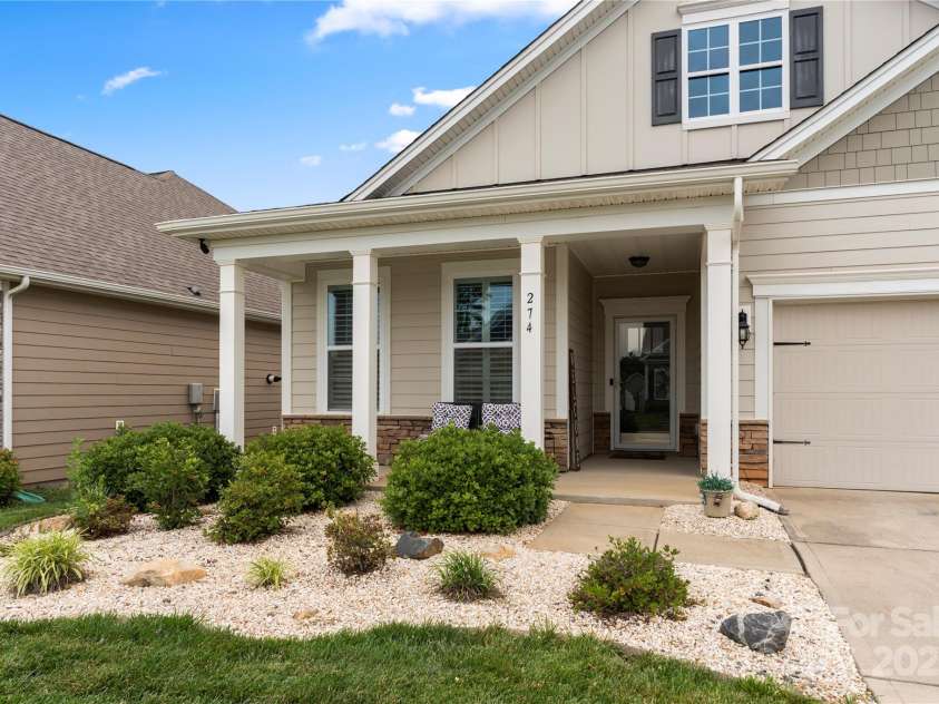 274 Robinwood Lane, Lake Wylie, SC 29710.  MLS# CAR4259821, YatesRealty ID 14894. 