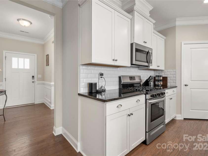 274 Robinwood Lane, Lake Wylie, SC 29710.  MLS# CAR4259821, YatesRealty ID 14894. 