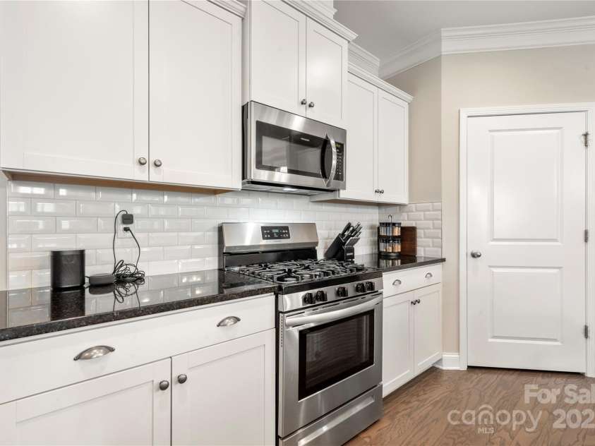 274 Robinwood Lane, Lake Wylie, SC 29710.  MLS# CAR4259821, YatesRealty ID 14894. 