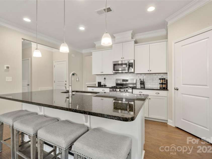 274 Robinwood Lane, Lake Wylie, SC 29710.  MLS# CAR4259821, YatesRealty ID 14894. 