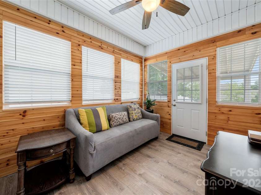 274 Robinwood Lane, Lake Wylie, SC 29710.  MLS# CAR4259821, YatesRealty ID 14894. 