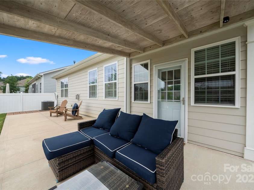 274 Robinwood Lane, Lake Wylie, SC 29710.  MLS# CAR4259821, YatesRealty ID 14894. 