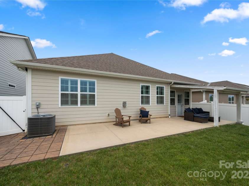 274 Robinwood Lane, Lake Wylie, SC 29710.  MLS# CAR4259821, YatesRealty ID 14894. 