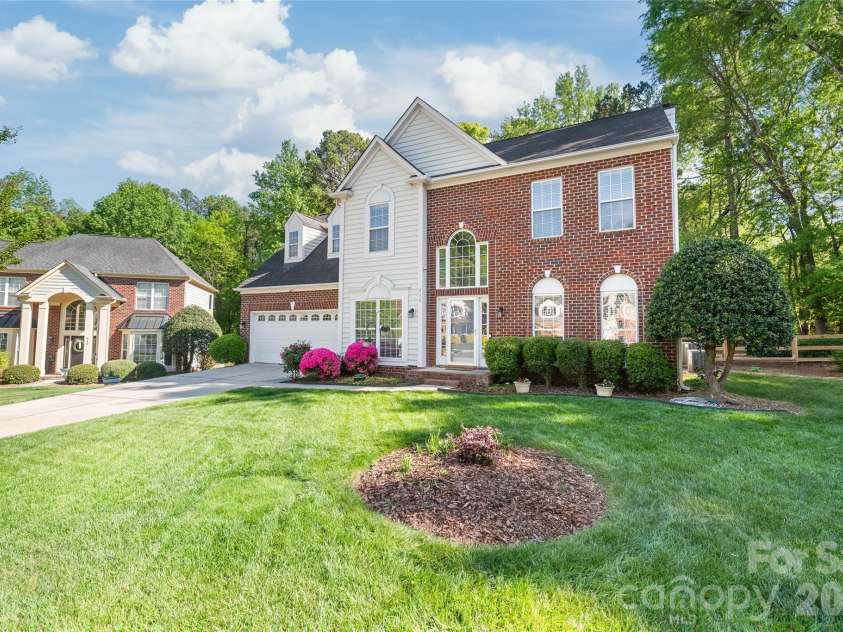 936 Timber Knoll Drive, Matthews, NC 28105.  MLS# CAR4368324, YatesRealty ID 14894. 