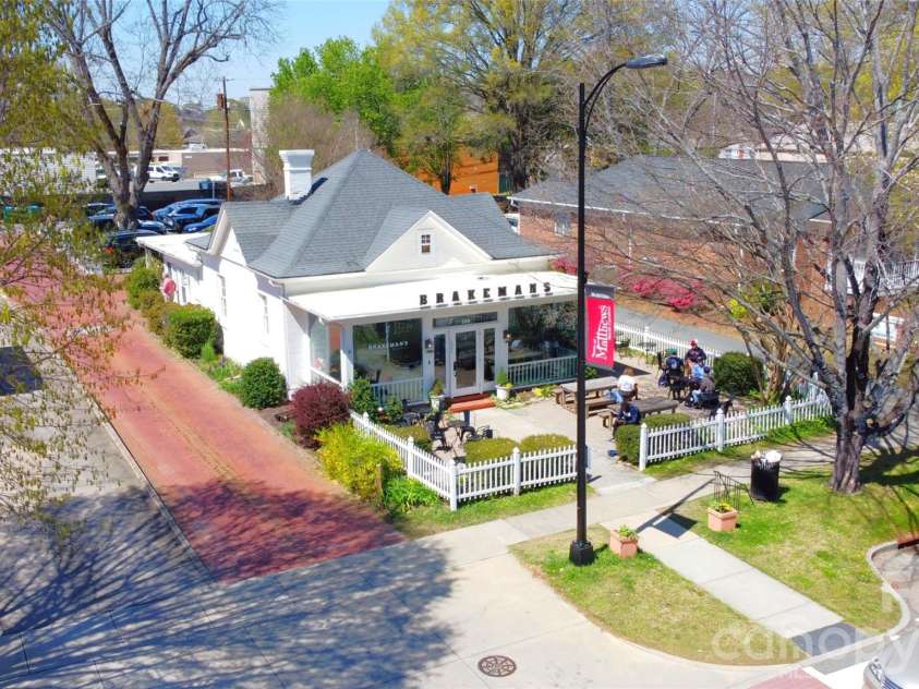 936 Timber Knoll Drive, Matthews, NC 28105.  MLS# CAR4368324, YatesRealty ID 14894. 