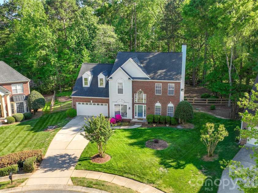 936 Timber Knoll Drive, Matthews, NC 28105.  MLS# CAR4368324, YatesRealty ID 14894. 