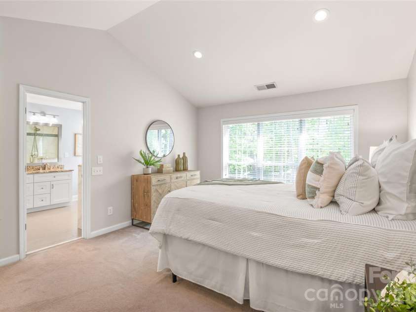 936 Timber Knoll Drive, Matthews, NC 28105.  MLS# CAR4368324, YatesRealty ID 14894. 