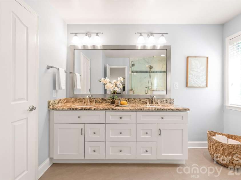 936 Timber Knoll Drive, Matthews, NC 28105.  MLS# CAR4368324, YatesRealty ID 14894. 