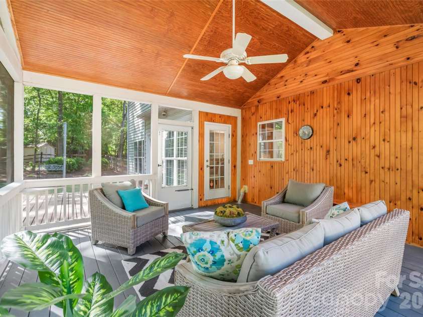 936 Timber Knoll Drive, Matthews, NC 28105.  MLS# CAR4368324, YatesRealty ID 14894. 