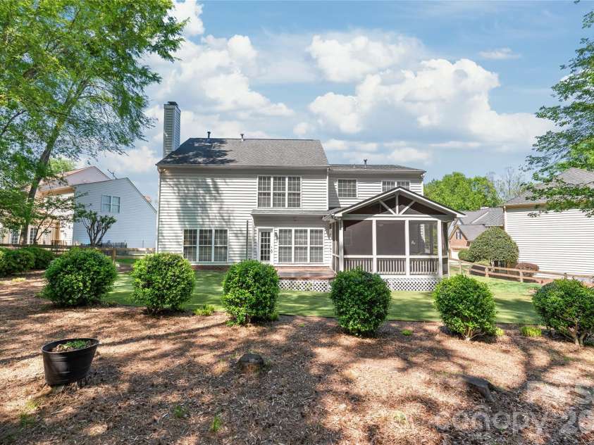 936 Timber Knoll Drive, Matthews, NC 28105.  MLS# CAR4368324, YatesRealty ID 14894. 