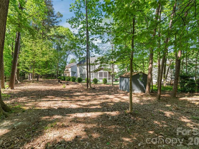 936 Timber Knoll Drive, Matthews, NC 28105.  MLS# CAR4368324, YatesRealty ID 14894. 