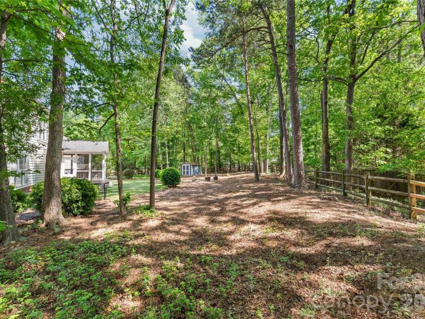 936 Timber Knoll Drive, Matthews, NC 28105.  MLS# CAR4368324, YatesRealty ID 14894. 
