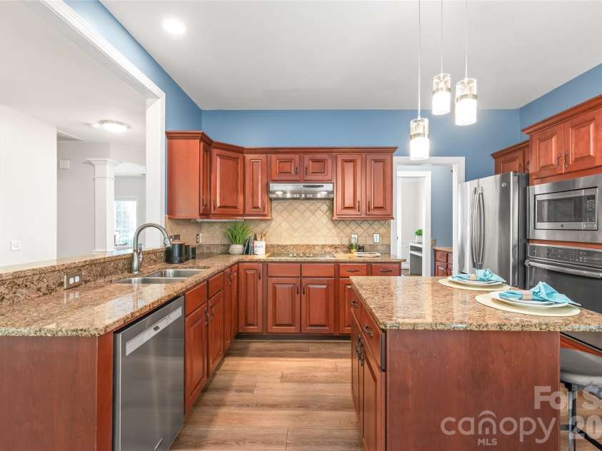 936 Timber Knoll Drive, Matthews, NC 28105.  MLS# CAR4368324, YatesRealty ID 14894. 