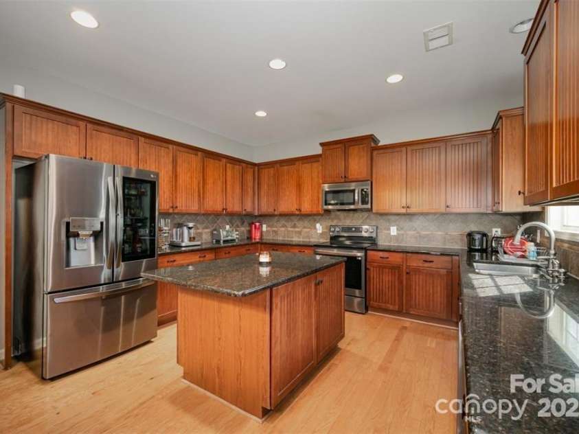 10515 Greenhead View Road, Charlotte, NC 28262.  MLS# CAR4258434, YatesRealty ID 14895. 