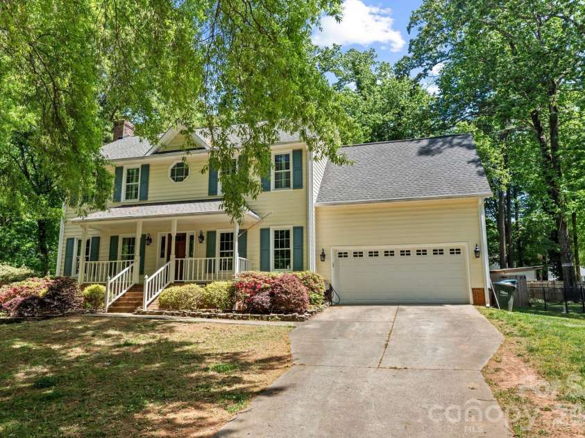 2726 Kirkholm Drive, Matthews, NC 28105.  MLS# CAR4370998, YatesRealty ID 14895. 