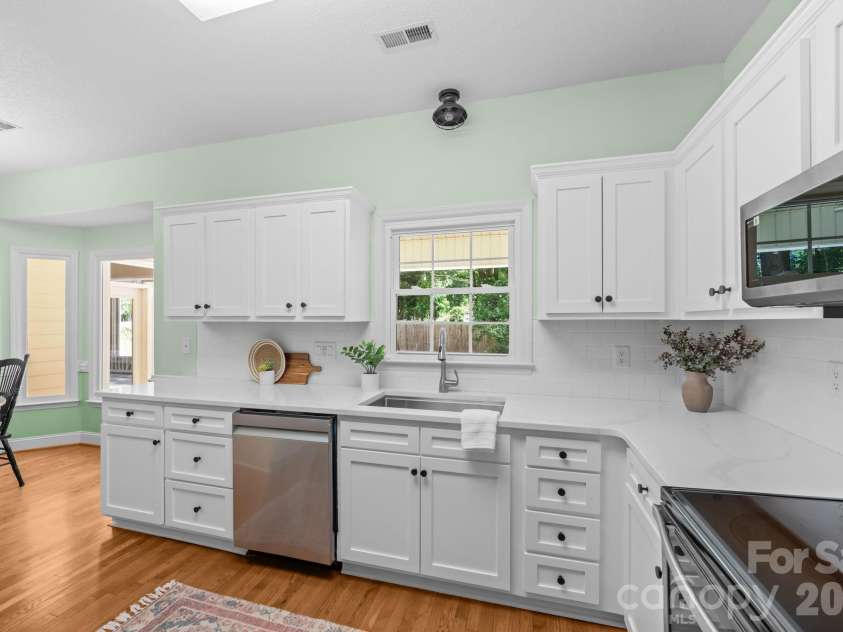 2726 Kirkholm Drive, Matthews, NC 28105.  MLS# CAR4370998, YatesRealty ID 14895. 