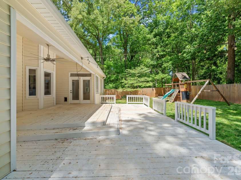 2726 Kirkholm Drive, Matthews, NC 28105.  MLS# CAR4370998, YatesRealty ID 14895. 