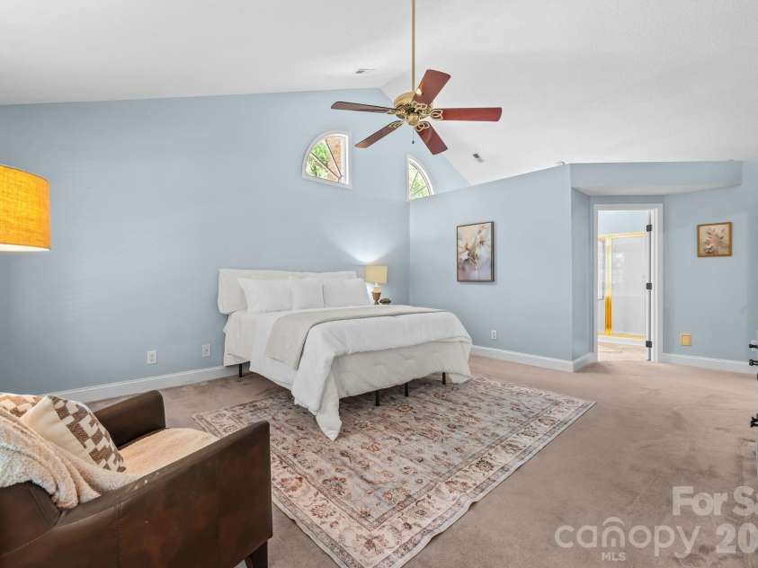 2726 Kirkholm Drive, Matthews, NC 28105.  MLS# CAR4370998, YatesRealty ID 14895. Extra sitting space in primary