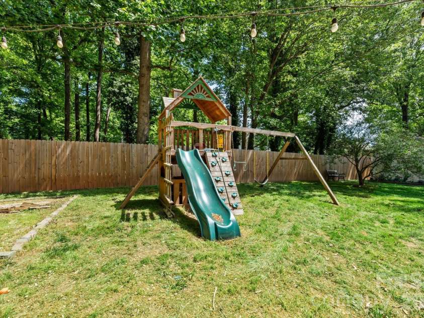 2726 Kirkholm Drive, Matthews, NC 28105.  MLS# CAR4370998, YatesRealty ID 14895. Fenced backyard