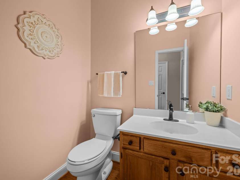 2726 Kirkholm Drive, Matthews, NC 28105.  MLS# CAR4370998, YatesRealty ID 14895. Half Bath on main level