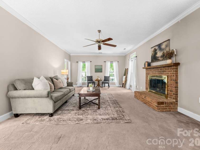 2726 Kirkholm Drive, Matthews, NC 28105.  MLS# CAR4370998, YatesRealty ID 14895. Large Living Space