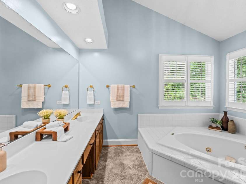 2726 Kirkholm Drive, Matthews, NC 28105.  MLS# CAR4370998, YatesRealty ID 14895. Primary bathroom