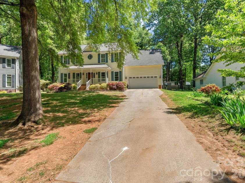 2726 Kirkholm Drive, Matthews, NC 28105.  MLS# CAR4370998, YatesRealty ID 14895. Two car garage and extra workspace